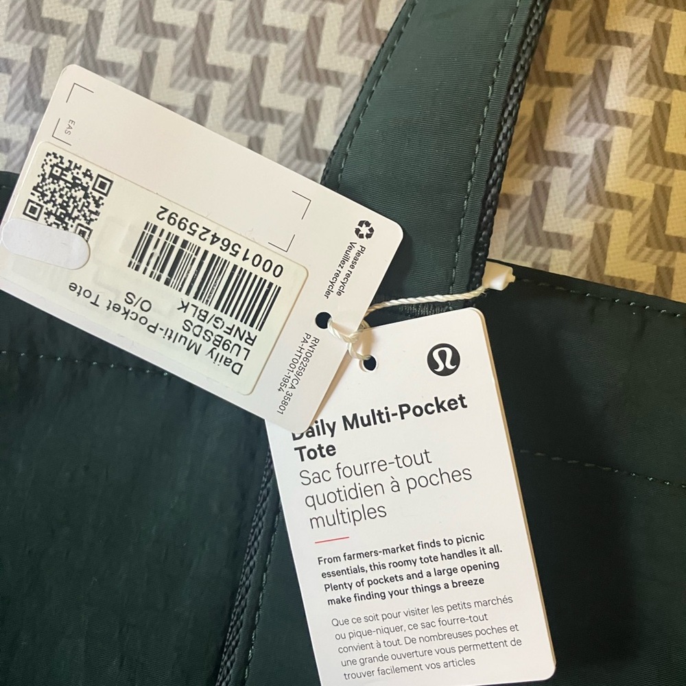 NWT Lululemon Daily Multi-Pocket Tote, 20 L, Rainforest Green/Black - Picture 6 of 7